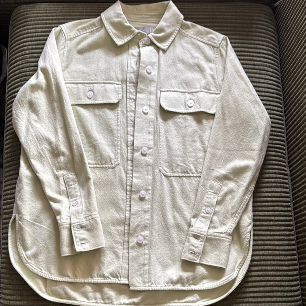 100% cotton - button-down shirt by Everlane. XS. Light green color.